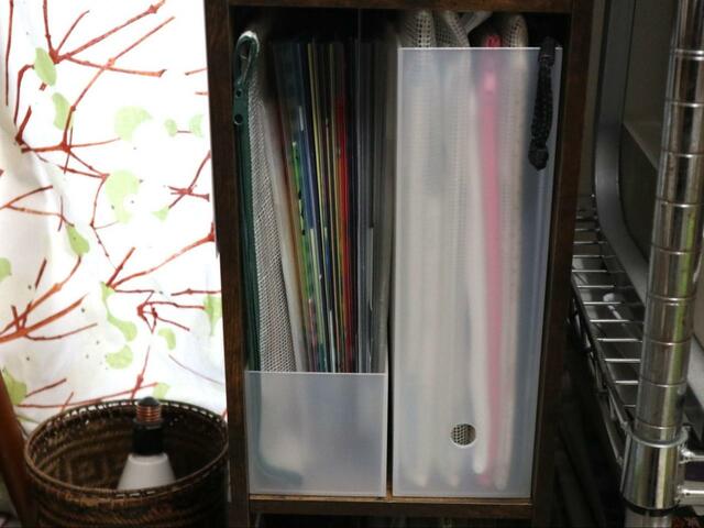 【ニトリとセリアで生まれ変わる書類収納】中段によく出す書類と空ファイルをひとまとめ
