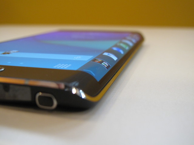 サムスン：GALAXY Note Edge　メタルフレーム部分