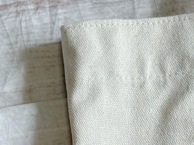 素材は帆布。厚手で丈夫な生地