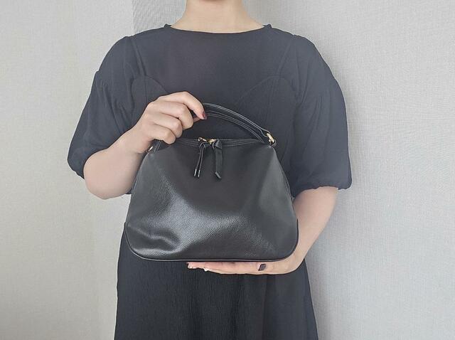 【GLOBAL WORK　お財布ショルダー】ハンドバッグとしても使えます。がま口財布のようなコロンと丸いフォルムがGood！