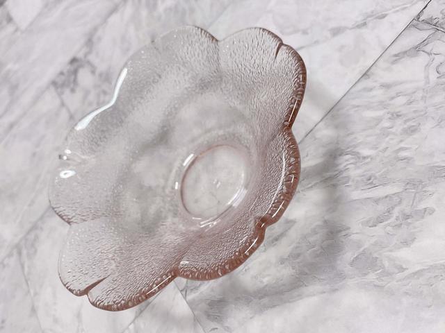 【ナチュラルキッチン】ガラス小鉢桜 浅型／税込110円