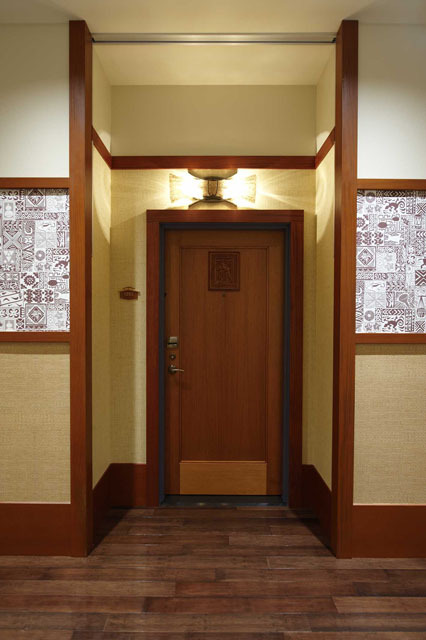 アウラニのモデルルームの入口。ハワイアンな装飾がワクワクさせる