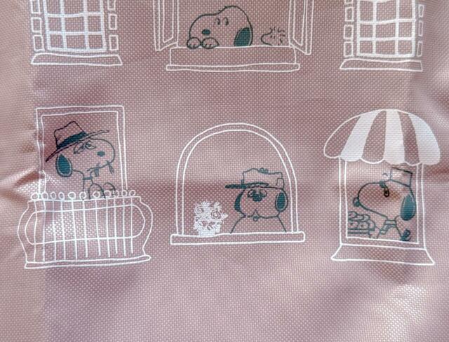 下の窓には、スパイク、オラフ、ベルの姿が♪