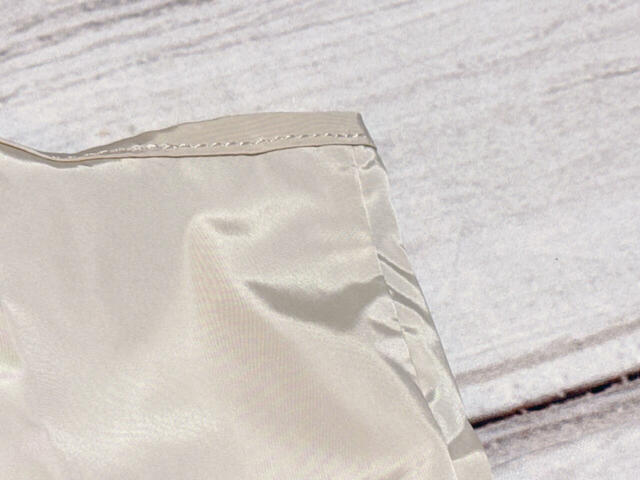 素材はポリエステル。厚手で丈夫な生地