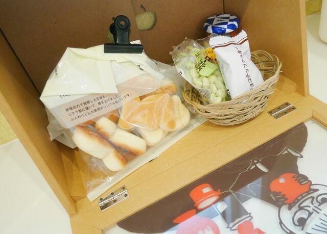 【ベルメゾン「両面から使えるカウンター上収納ボックス／リトルミイ 『ムーミン』】扉が大きく開くので、中の物をサッと取り出せて使いやすいところがGood◎