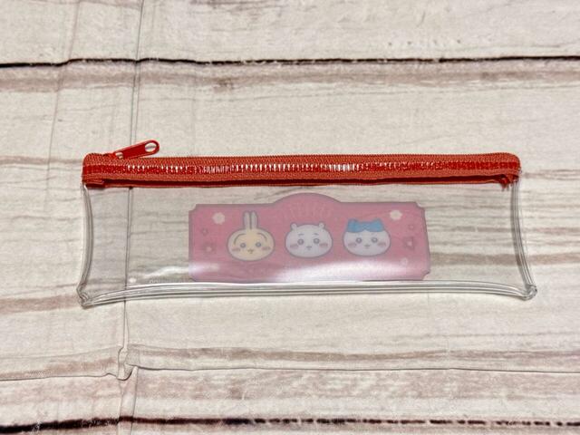 背面は装飾がないシンプルなデザイン