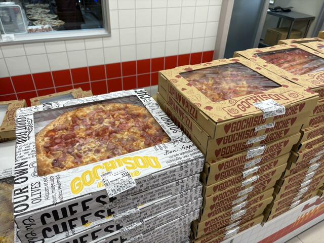 【ロピア「惣菜」人気ランキング 1位】「ピザ（各種）」（価格は種類によって異なります）