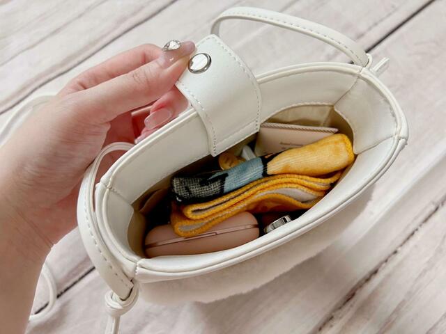 ものを入れるとこんな感じに！【GU（ジーユー）ショルダーポーチ Chiikawa】