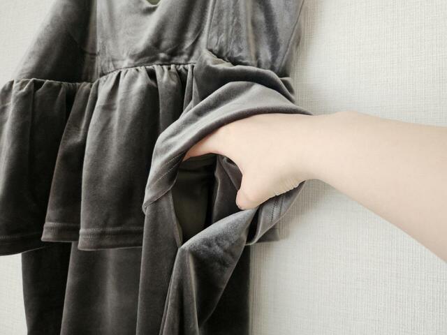 【coca　ベロアドッキングキャミワンピース】両サイドにポケットが付いているのも嬉しいポイント！