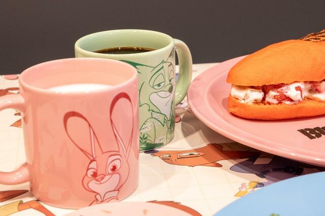 ホットミルク 790円、ホットティー 690円｜ディズニー『ズートピア』「Zootopia」BUNNY BEST FRIEND OH MY CAFE