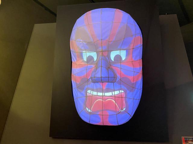 【ねぶたの家 ワ・ラッセ】自分描いたねぶたの顔が投影される