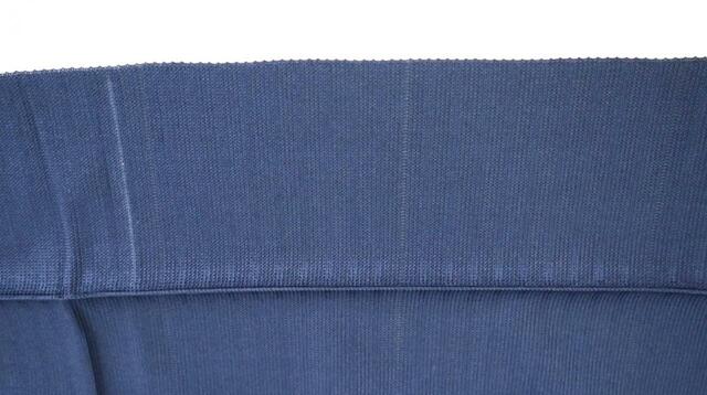 【ニトリ  フリーカット間仕切りカーテン】生地自体に格子状の織り目がある