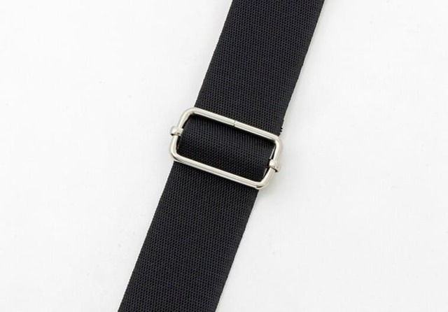 【『BAYFLOW 収納5ポケット LOGO TOTEBAG BOOK BIG』(宝島社)】ストラップを調節すればどなたでも使いやすい長さに!