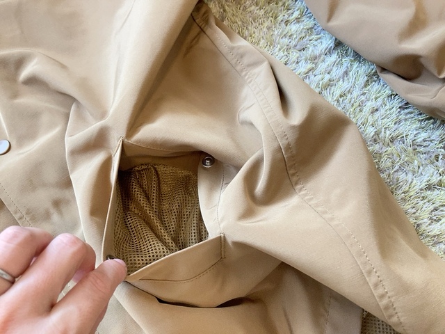 【ワークマン リラックスフィットコーチジャケット】500mlペットボトルも入る深めのポケット