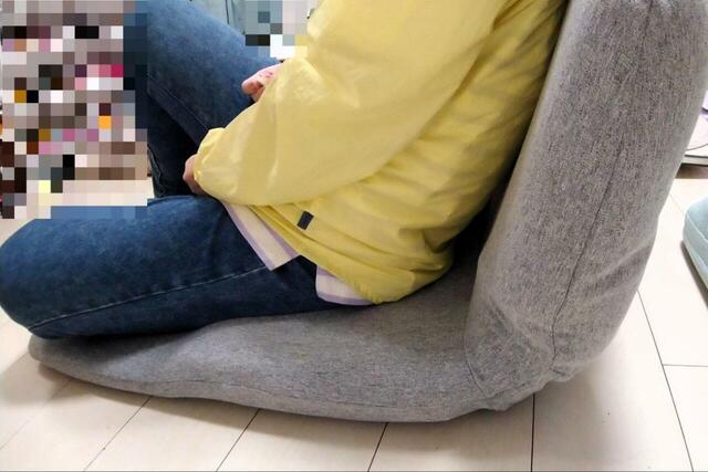 【ニトリ 枕になるコンパクト座椅子】背もたれもしっかりしていて、普通の座椅子としての性能はバッチリです!