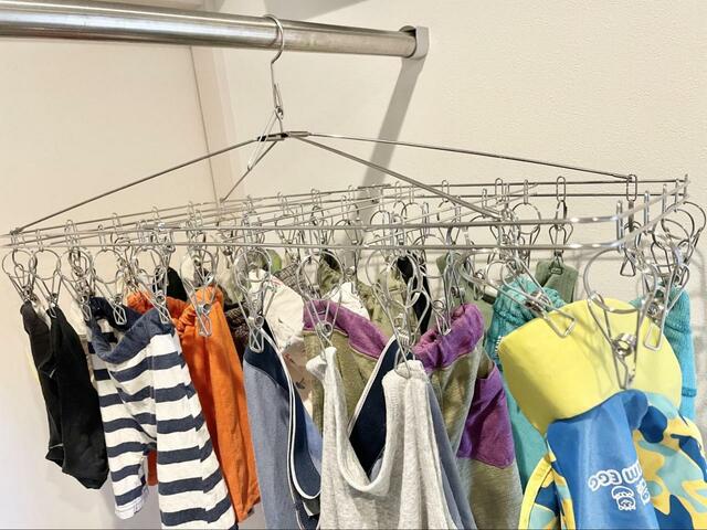 【ニトリ　オールステンレス角ハンガー プラタ(52ピンチ)】ステンレスの輝きが美しい