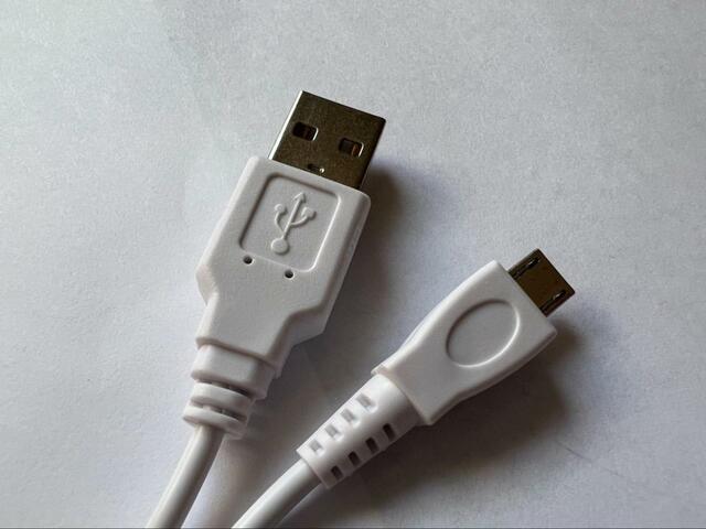 【Francfranc フレ ハンディファン】USBポートからも充電可能