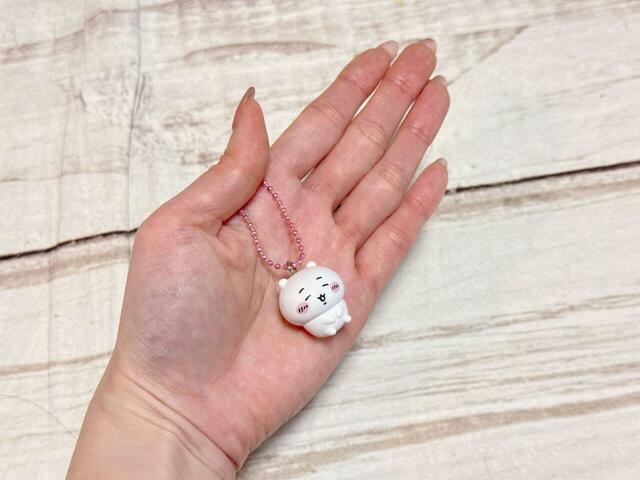 （約）全長2.5cmほどのフィギュアに、ボールチェーンがついたマスコット