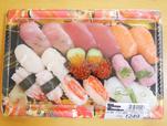 メインは中とろ。しかも2カン入り／にぎり寿司　ファミリー盛り合わせ　税込1,348円