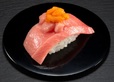 三段つかみ寿司～大とろとウニ～