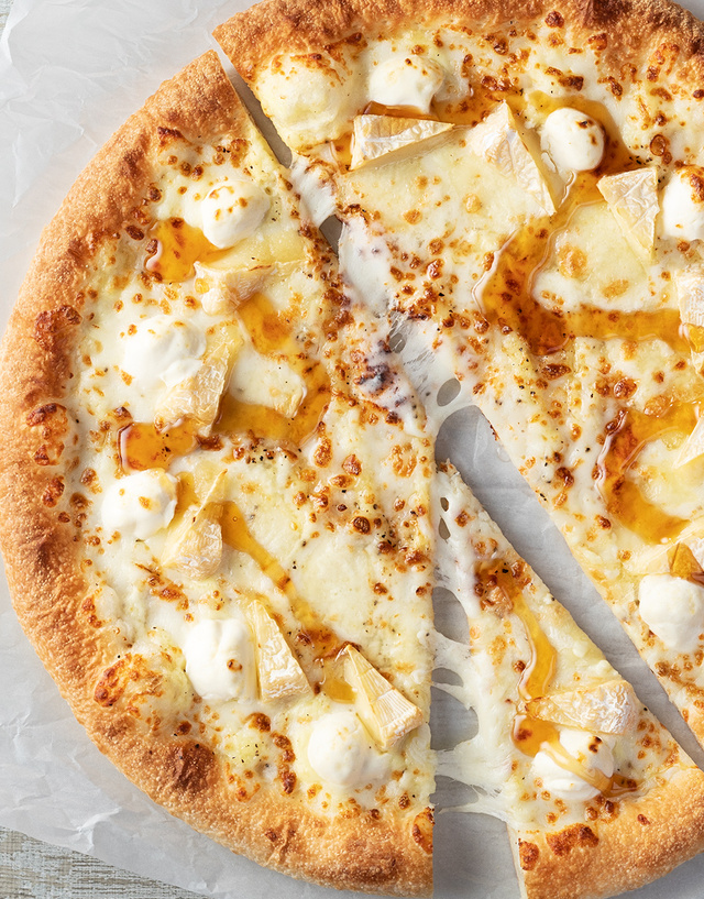 【ピザハットの定番ピザメニュー売上ランキング 9位】「とろける4種チーズのフォルマッジ」2,350円（税込）