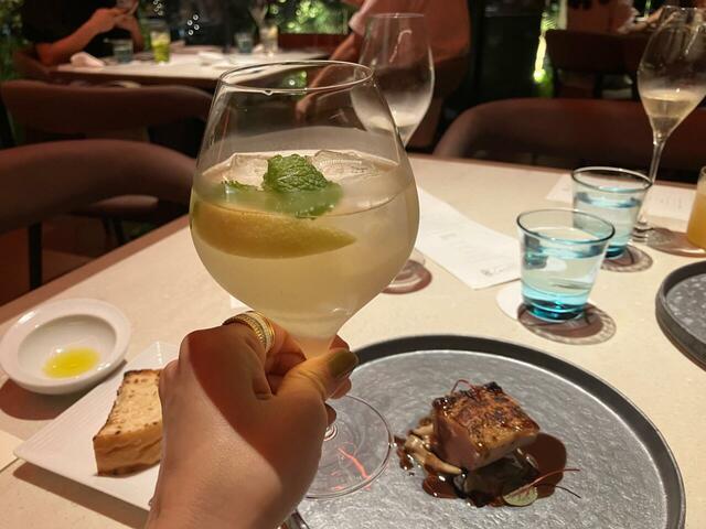 ディナーコースメニューの一例:鶏の薪焼き