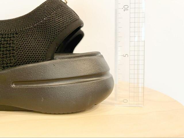 【GLOBAL WORK らくっションフィットサンダル】ソールは約5cm。スタイルアップも叶います♪