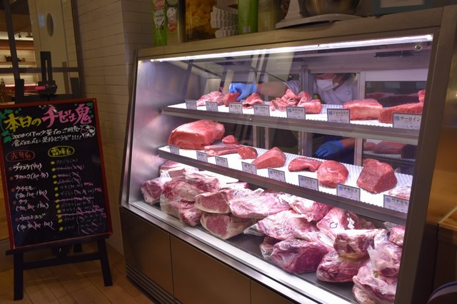 ココでお肉を選んで焼いてもらおう