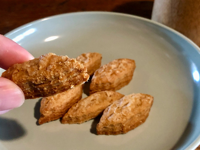 【無印良品　栗のひとくちクロワッサン】サクサク食感がすごく、まるでパイのよう