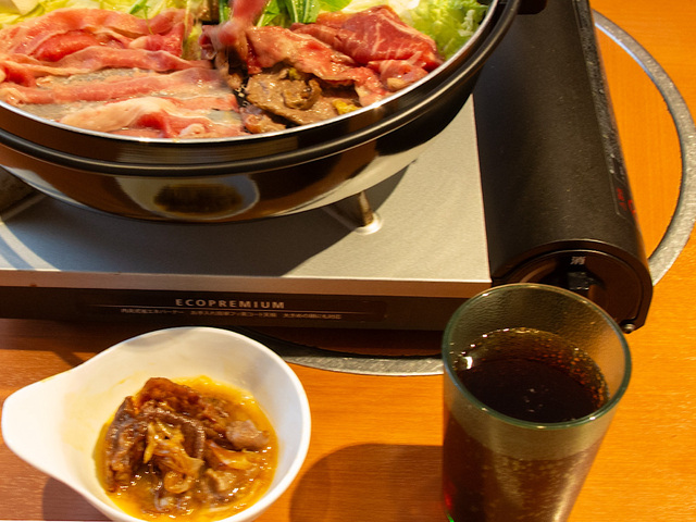 【和食さと　さとカフェ】烏龍茶とすき焼きの相性がいい