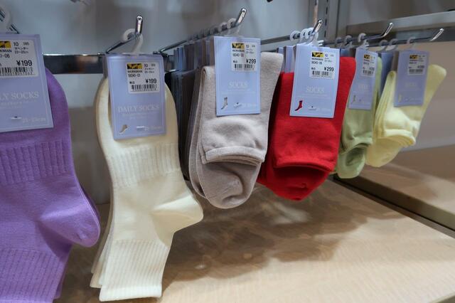 ひんやり素材のなめらかソックス