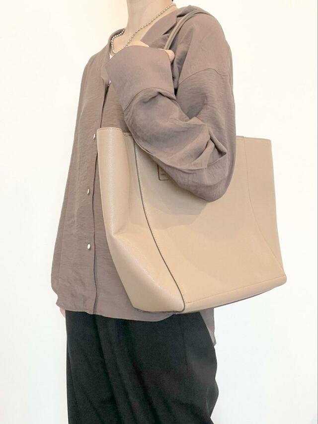 【GLOBAL WORK シャツジャケット】ボタンを閉めてかっちりめのアイテムと合わせれば、通勤コーデにも活躍しそう！