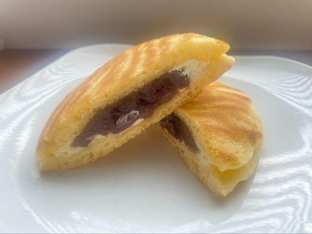 【ローソン 北海道産あんバターどら焼き】塩味の効いたバタークリームで暑い夏でもペロリ