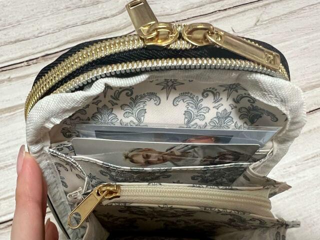 推し活バッグとして♡カードポケットにはトレカをイン！【OLIVIA BURTON（オリビア・バートン）MULTI SMARTPHONE SHOULDER BAG】