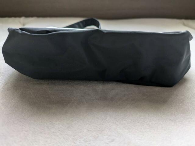 マチは6cmあるので、意外と物が入ります