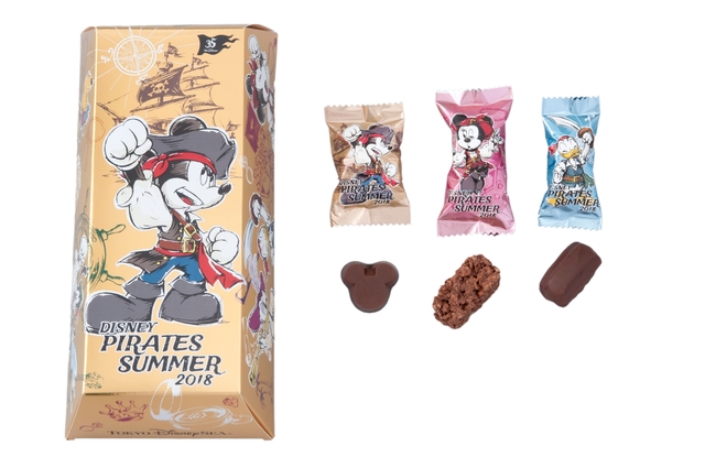 アソーテッド・チョコレート ¥850 ※ミルク(チョコレートクッキークラム入り)&スウィート〈ミッキー柄袋〉5個、チョコレートフレークバー〈ミニー柄袋〉 4個、チョコレートカバードクッキー〈ドナルド柄袋〉 4個|東京ディズニーシー「ディズニー・パイレーツ・サマー」2018年