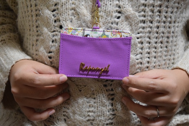 裏はシンプルでおちついたデザイン。