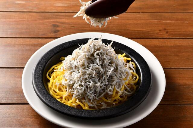 「釜揚げシラスのペペロンチーノ」<1,690円(税込)>【Italian Kitchen VANSAN 武蔵浦和店がオープン】