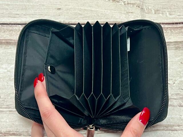 内側はポリエステル生地