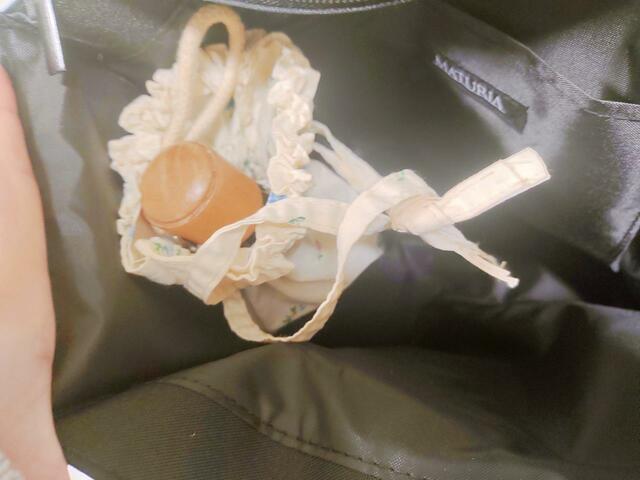 傘が縦に入るポケットあり