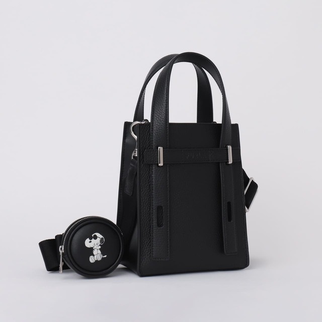 【PEANUTS×FURLA】「フルラ マンジョベ S クロスボディ」¥69,300(税込み)、W16 x H20 x D9cm(全2色)