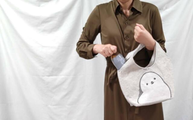 出し入れもしやすく、お出かけバッグにピッタリ♪【ニトリデコホーム商品】トートバッグ（シマエナガ）