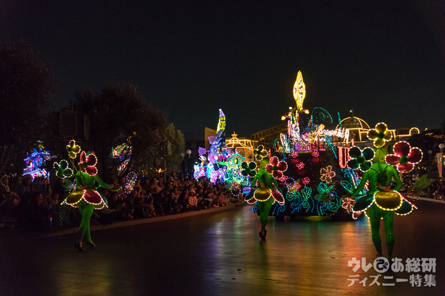 クリスマスバージョン「東京ディズニーランド・エレクトリカルパレード・ドリームライツ」(2016年)|東京ディズニーランド「クリスマス・ファンタジー」