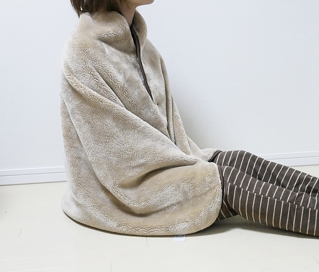 【UNIQLO】ピーナッツホリデー　コレクション　リバーシブル　フリースブランケット／裏地もシンプルで使いやすい