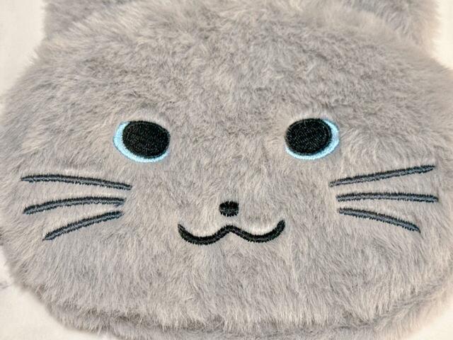 お顔は刺繍で描かれています。ブルーアイがかわいい！