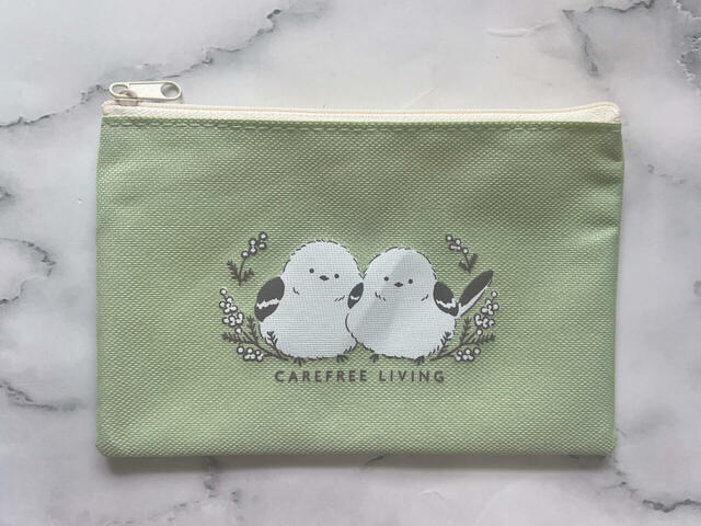 フラットポーチ　シマエナガ柄／税込110円