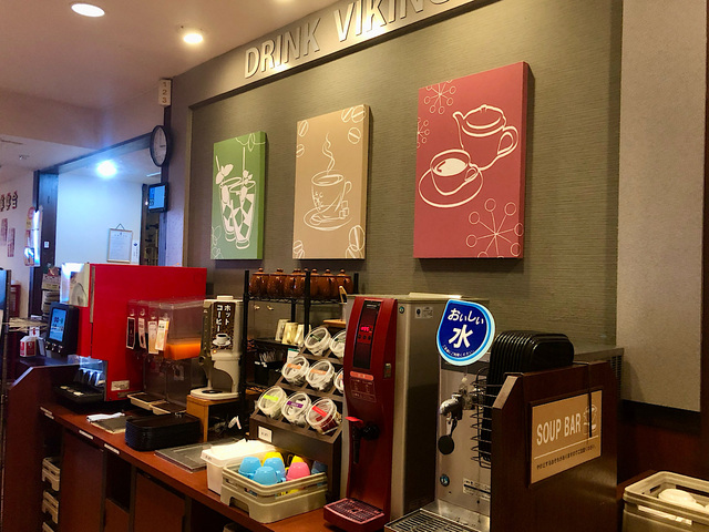 【バーミヤン　ドリンクバイキング】お茶のラインナップが豊富なドリンクバイキング　定番のジュースやコーヒーも備えられています