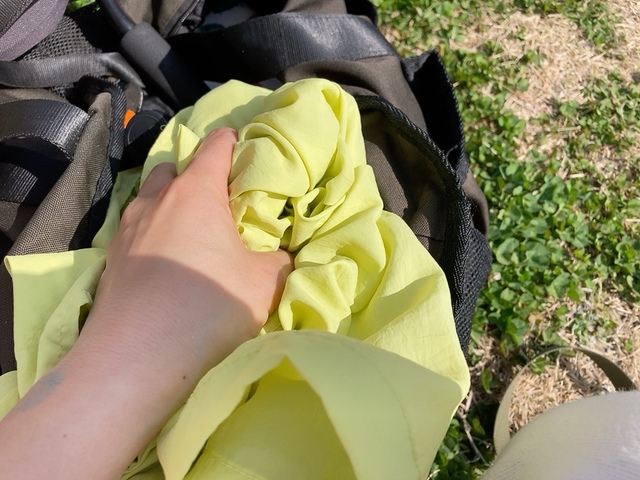 【ワークマン 撥水ギャザージャケット】素材はナイロン100％。雑にカバンに詰め込んでもシワになりにくいです