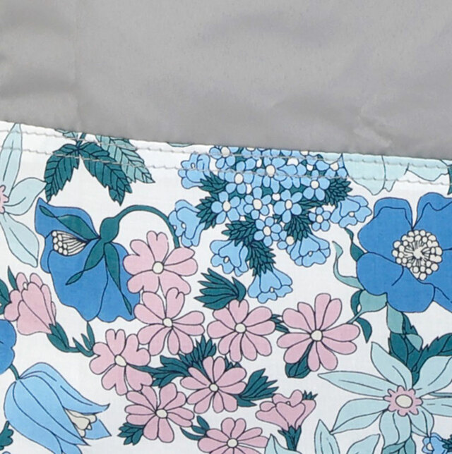 【紀ノ国屋 リバティプリント エコバッグ（全3柄）】グレーには夏の庭園をイメージした「クララベル（Clarabell）」柄を採用