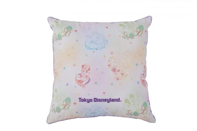 クッション 2600円｜縦約42×横約42cm｜東京ディズニーリゾート・アプリ、ギャグファクトリー／ファイブ･アンド･ダイム